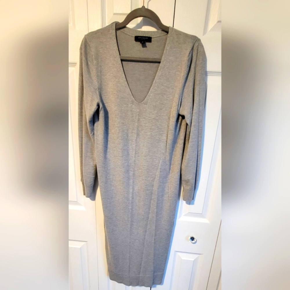 EUC Ann Taylor Petite Light Gray V-Neck Silk Blend Midi Sweater Dress MP
